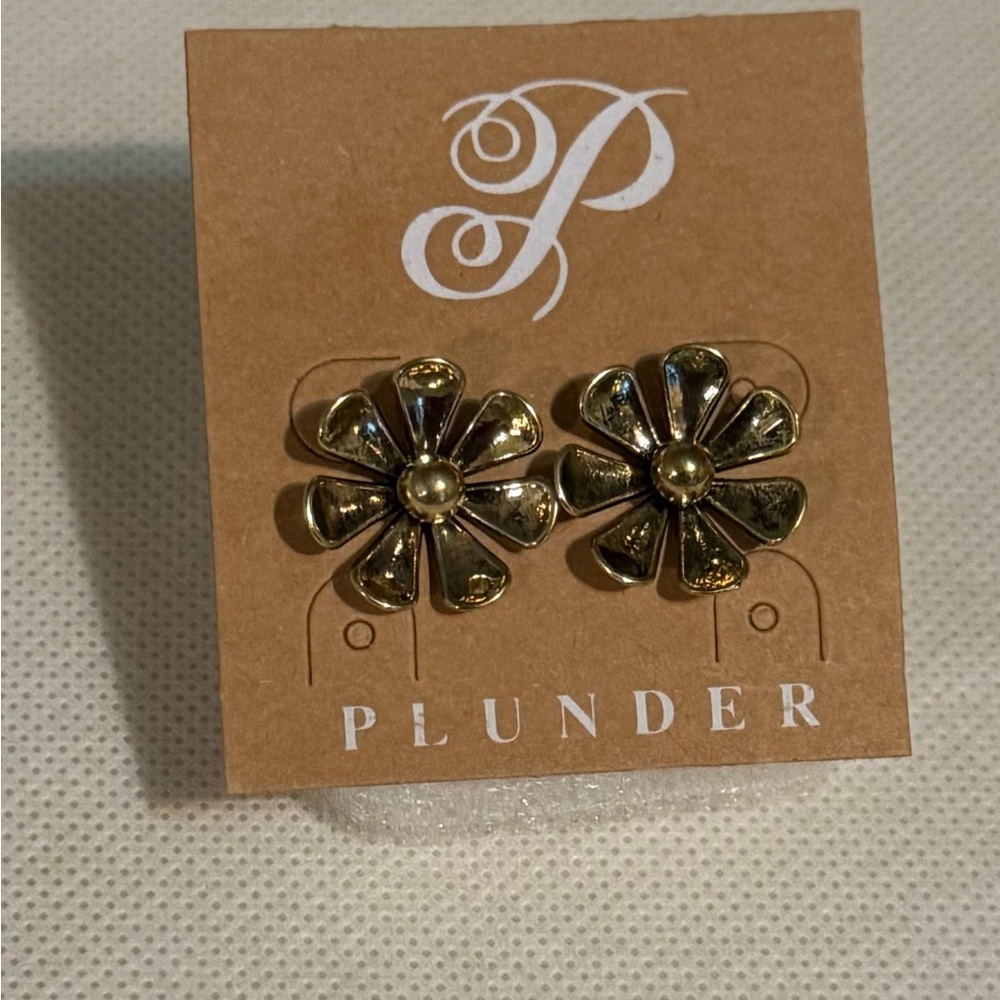 Plunder Gold Flower Stud Earrings